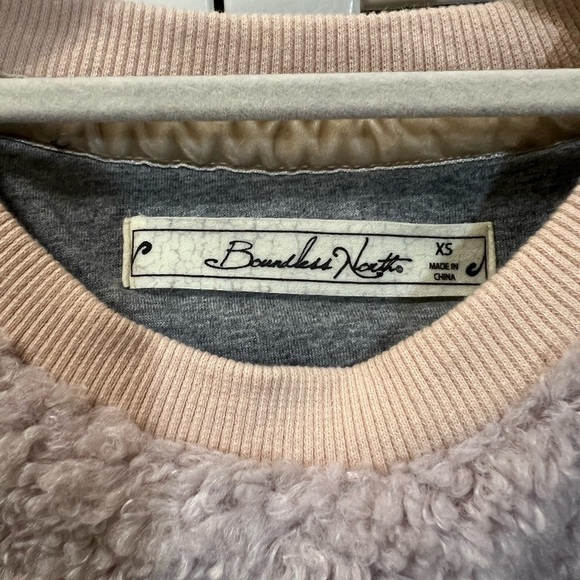 Boundless North Sweatshirt - Picture 5 of 8